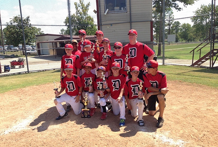 Baseball team with trophy