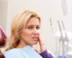 Woman visiting a dentist in Houston for a tooth extraction